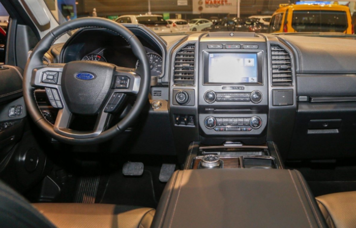 2021 Ford Excursion Interior